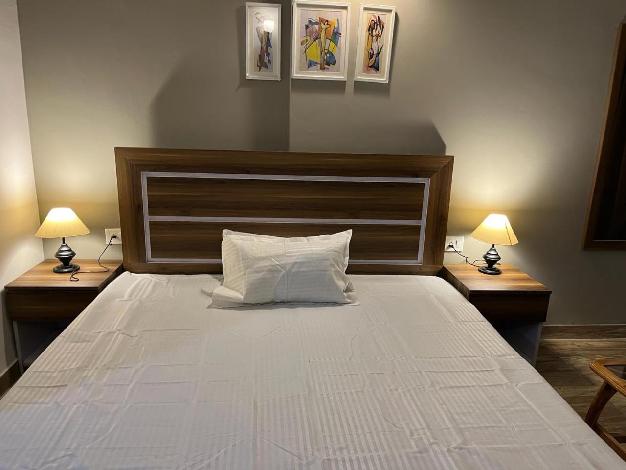 Risal Home Stays Greater Noida Buitenkant foto