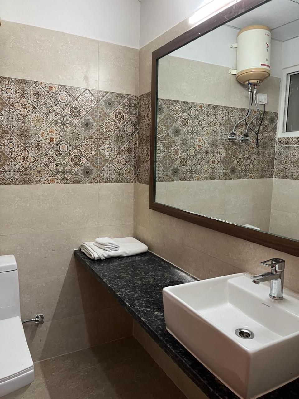 Risal Home Stays Greater Noida Buitenkant foto